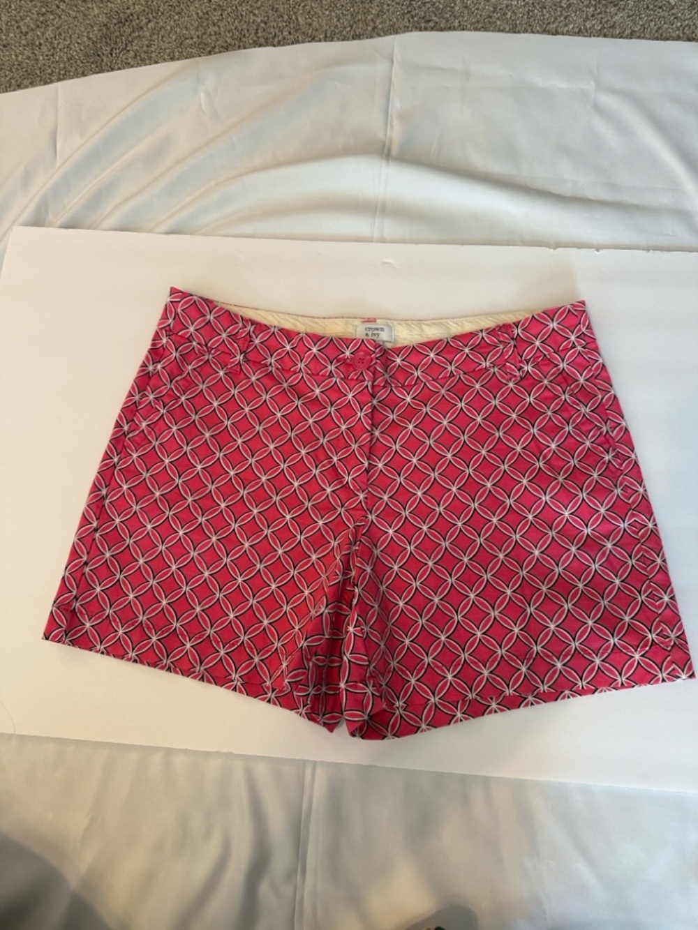 Crown & Ivy Pink Geometric Print Shorts – Size 8